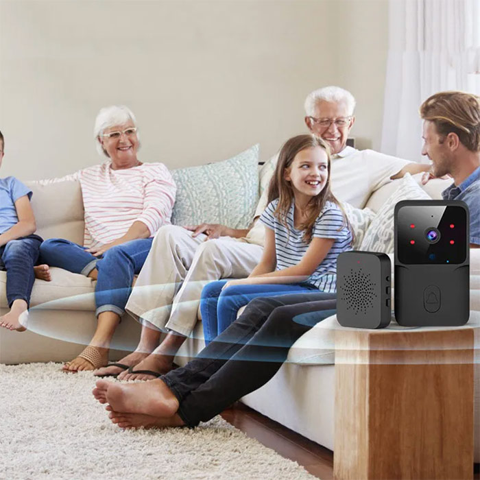 Il campanello ha audio bidirezionale, così puoi parlare con la persona dall'altra parte.