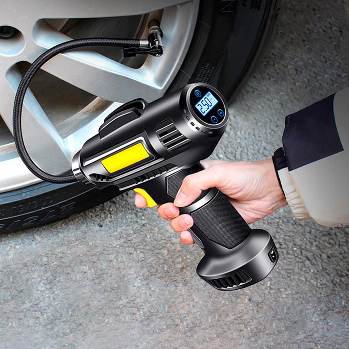 Estremamente facile da usare: collega il cavo all'auto e premi il pulsante!