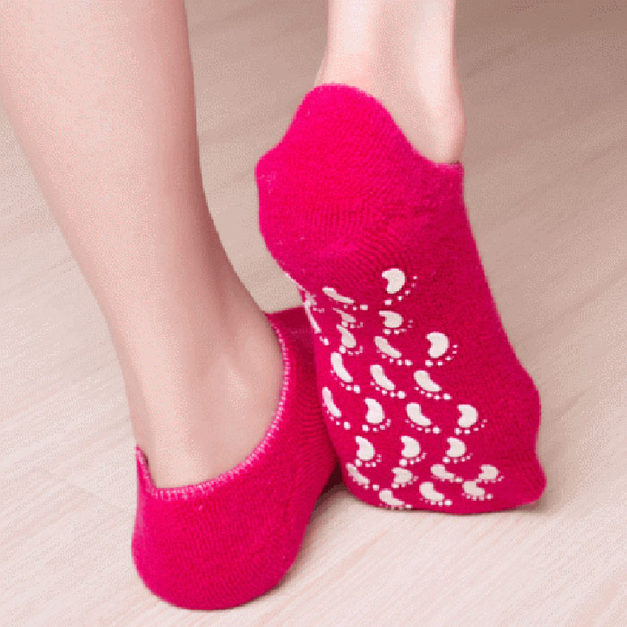 Le calze in silicone hanno un rivestimento in gel che è arricchito con tutte le importanti vitamine e ingredienti per ammorbidire la pelle dura e screpolata!